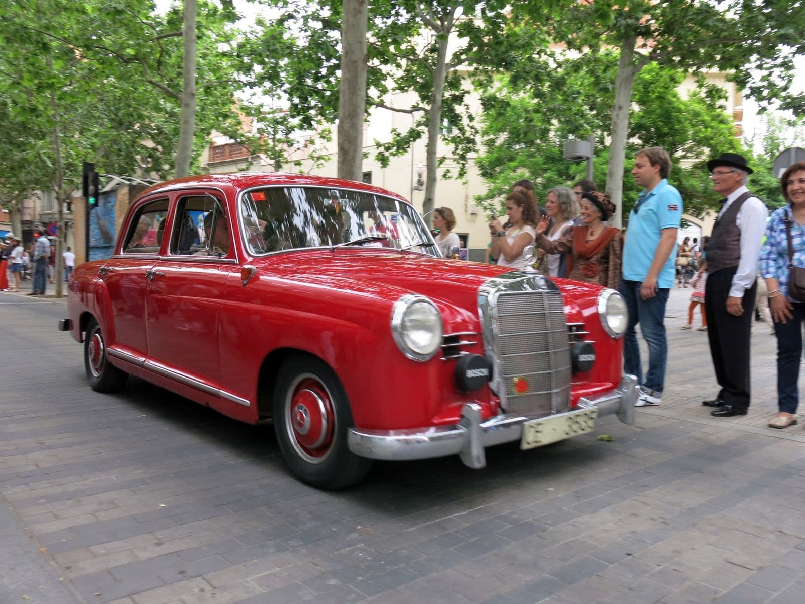 Mercedes-Benz Ponton (W120) en exposición — años 1950