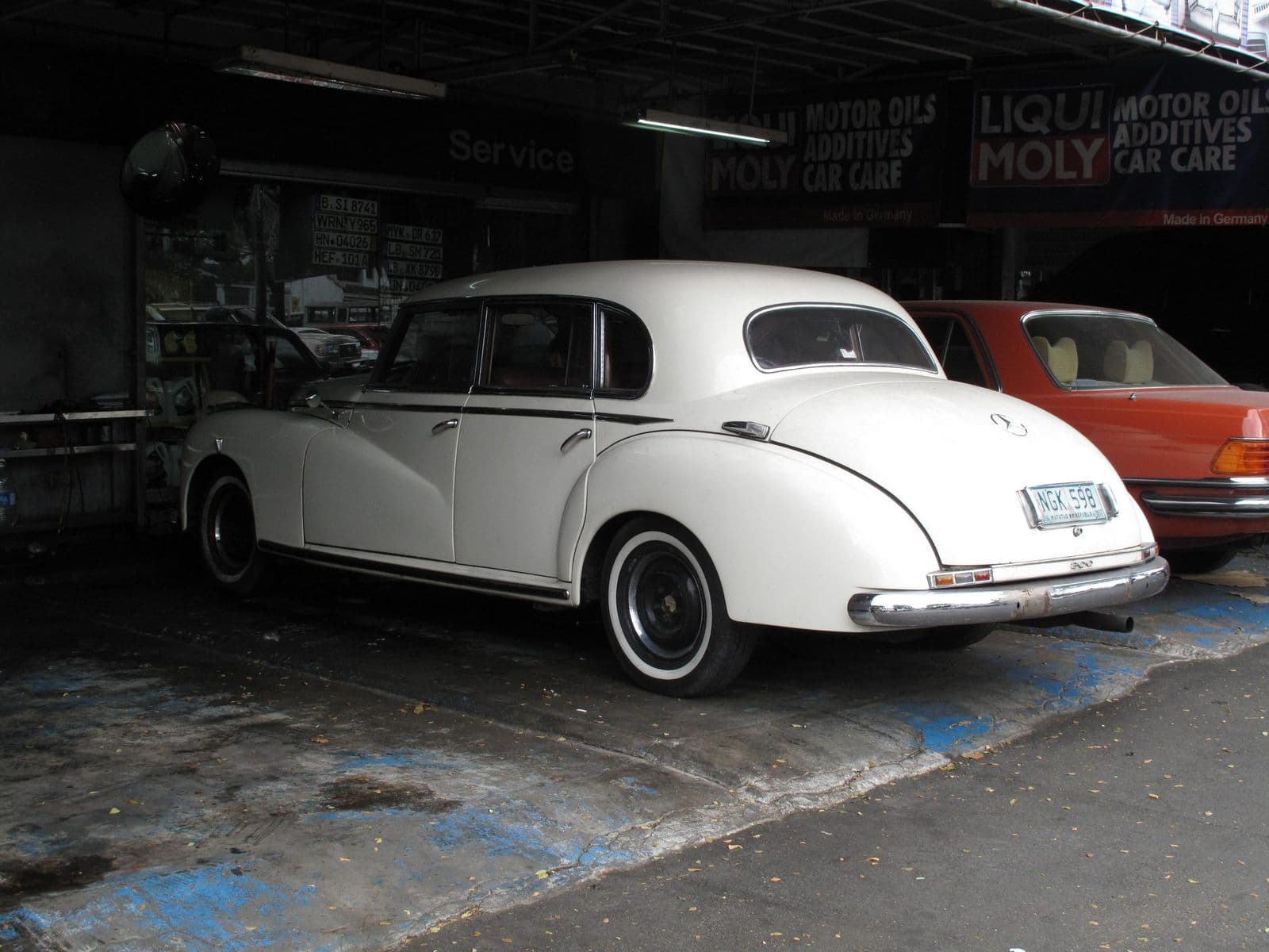 Mercedes-Benz 300 "Adenauer" restaurado al aire libre — años 1950