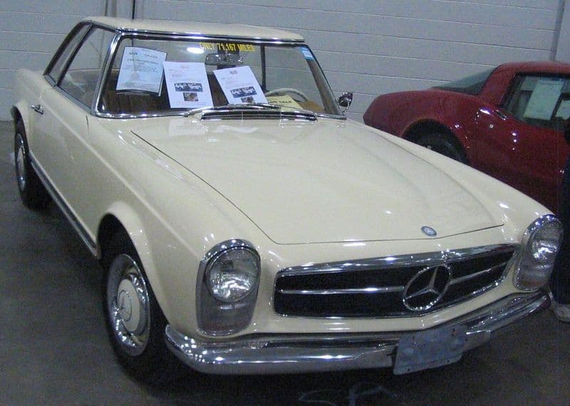 Mercedes-Benz Pagoda (W113 SL) de tres cuartos — años 1960