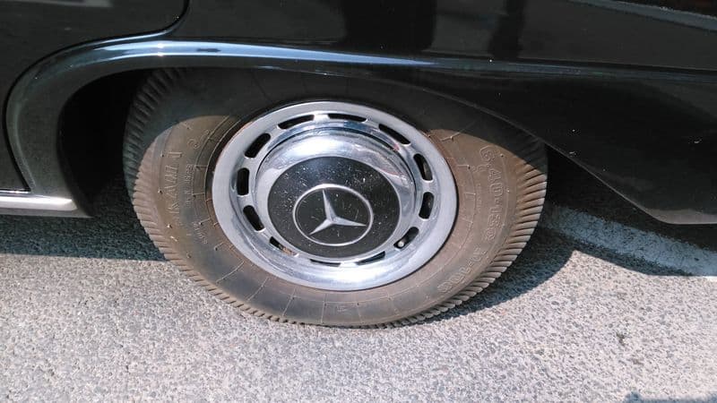 Mercedes-Benz Heckflosse / Fintail (W111) visto de frente — años 1960