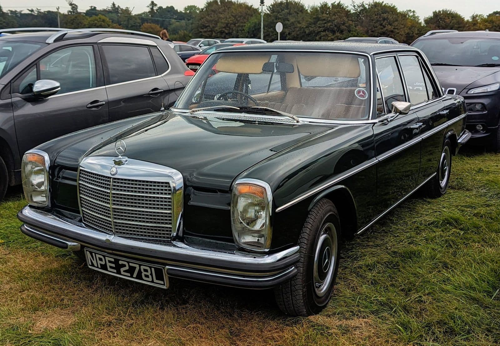 Mercedes-Benz "/8" Strich-Acht (W114/115) de tres cuartos — años 1970